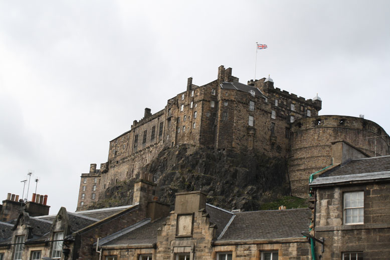 Pulling up to the Edinburgh Castle Pulling up to the Edinburgh Castle