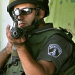 september_6_2005_israeli_soldier_points_his_gun_at_journalists_photo_by_nayef_hashlamouna