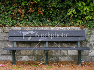ist2_7245455-stoners-park-bench