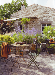 coteouest_avrilmai2010_scanbydressdesigndecor7 summer secret