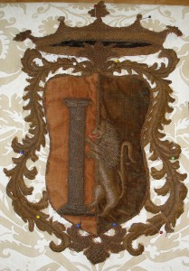 lion_w_column_crest Old World Pillows
