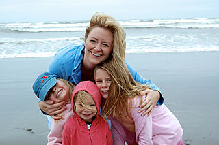 Long beach 08 mom and girls1