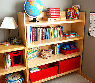 Homeschool classroom bookshelf1