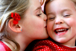 Funny valentines emma and laurel smooch cheek2009-02-10