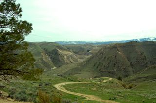 Saddlerock winding path2009-04-18