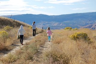 Hiking the wheat2009-09-28