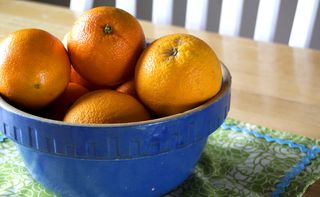 Bowl of oranges