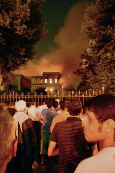 Crowds watch the Maglis al-Shura burn